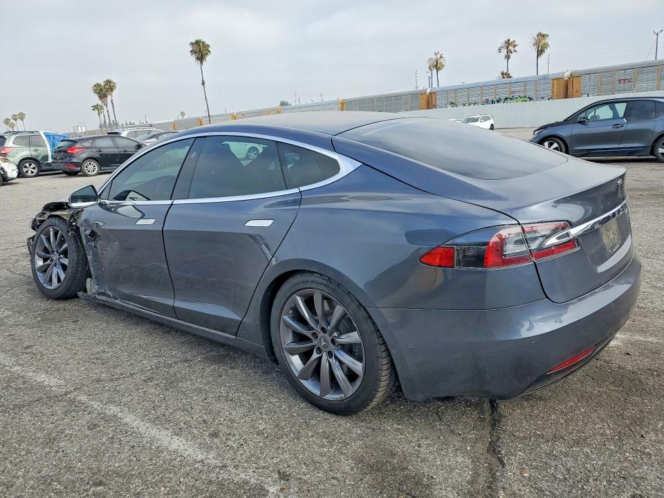56134286 :رقم المزاد ، 5YJSA1E24LF361632 vin ، 2020 Tesla Model S مزاد بيع