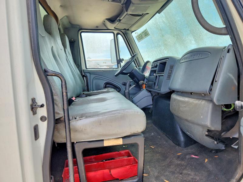 56071606 :رقم المزاد ، 1HTMMAAM02H506612 vin ، 2002 International 4300 مزاد بيع