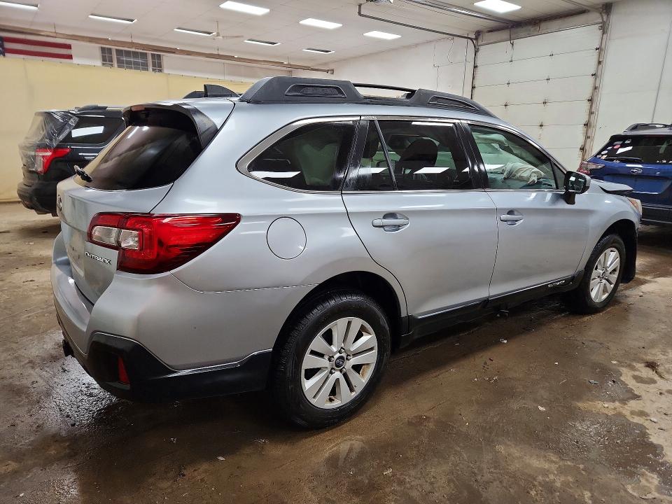 53450366 :رقم المزاد ، 4S4BSACC1J3361327 vin ، 2018 Subaru Outback مزاد بيع