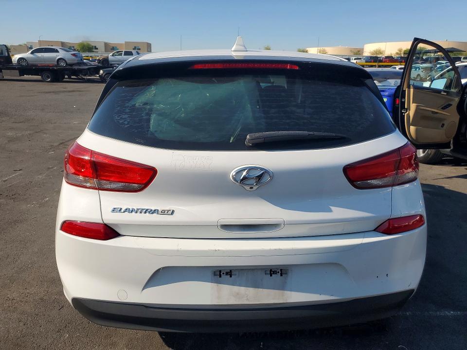 2018 Hyundai Elantra Gt მანქანა იყიდება აუქციონზე, vin: KMHH35LE8JU031663, აუქციონის ნომერი: 57625236