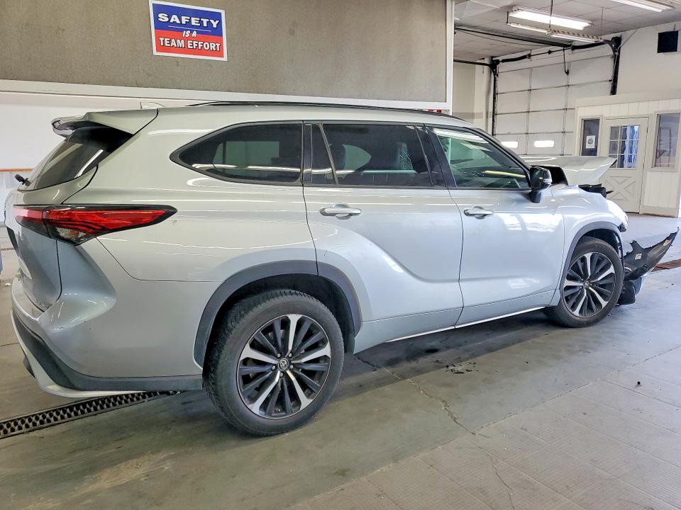 56696096 :رقم المزاد ، 5TDJZRBH5NS219221 vin ، 2022 Toyota Highlander مزاد بيع