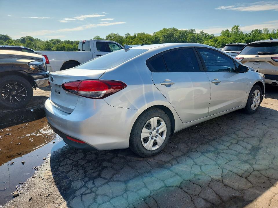 2018 Kia Forte მანქანა იყიდება აუქციონზე, vin: 3KPFK4A73JE255919, აუქციონის ნომერი: 58711276