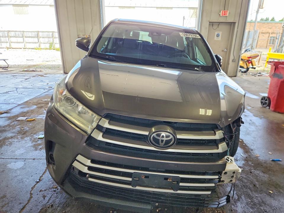 59079766 :رقم المزاد ، 5TDBZRFH3KS977777 vin ، 2019 Toyota Highlander مزاد بيع