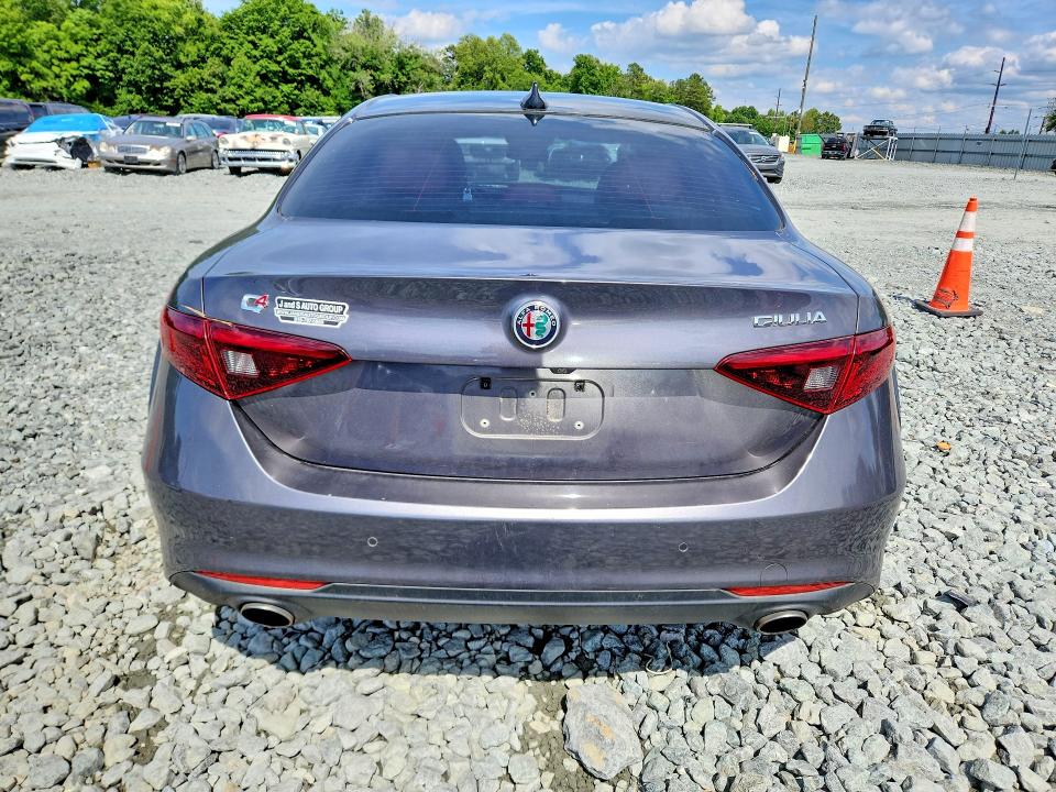 57941186 :رقم المزاد ، ZARFAEDN7J7566715 vin ، 2018 Alfa Romeo Giulia مزاد بيع