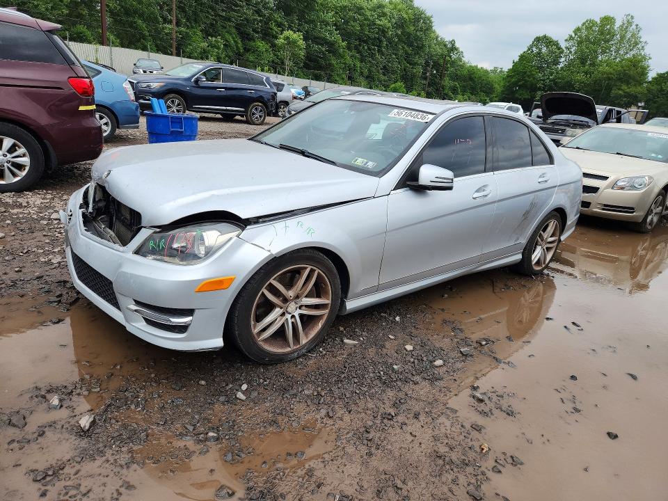 2013 Mercedes-benz C მანქანა იყიდება აუქციონზე, vin: WDDGF8AB3DR285876, აუქციონის ნომერი: 56104836