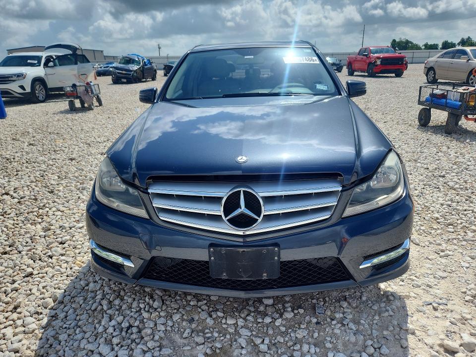 Продажа на аукционе авто 2013 Mercedes-benz C, vin: WDDGF4HBXDA831618, номер лота: 56667486