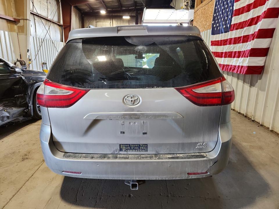 55655906 :رقم المزاد ، 5TDDZ3DC2JS201880 vin ، 2018 Toyota Sienna مزاد بيع