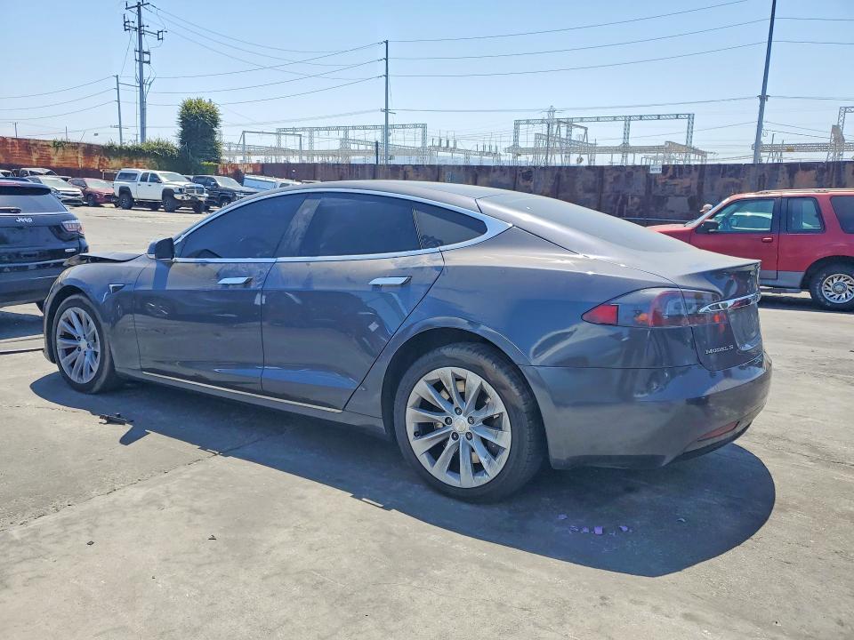 Продажа на аукционе авто 2018 Tesla Model S, vin: 5YJSA1E26JF296411, номер лота: 55539626