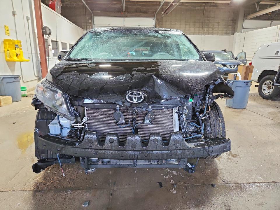 55989226 :رقم المزاد ، 5TDXK3DC0BS064151 vin ، 2025 Toyota Sienna مزاد بيع