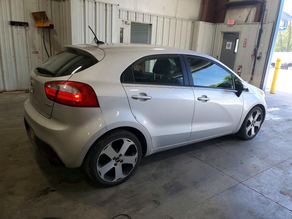 56247606 :رقم المزاد ، KNADN5A32F6459591 vin ، 2015 Kia Rio 5-door مزاد بيع