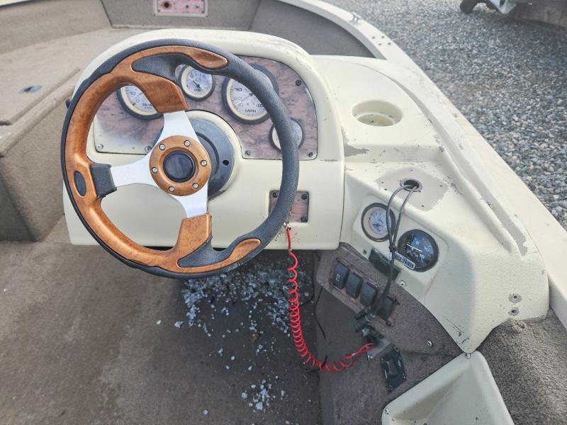 Продажа на аукционе авто 2001 Tracker Boat, vin: BUJ68425F001, номер лота: 55738746