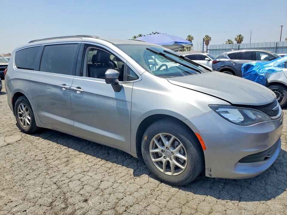 57269216 :رقم المزاد ، 2C4RC1DG2LR257330 vin ، 2020 Chrysler Voyager مزاد بيع