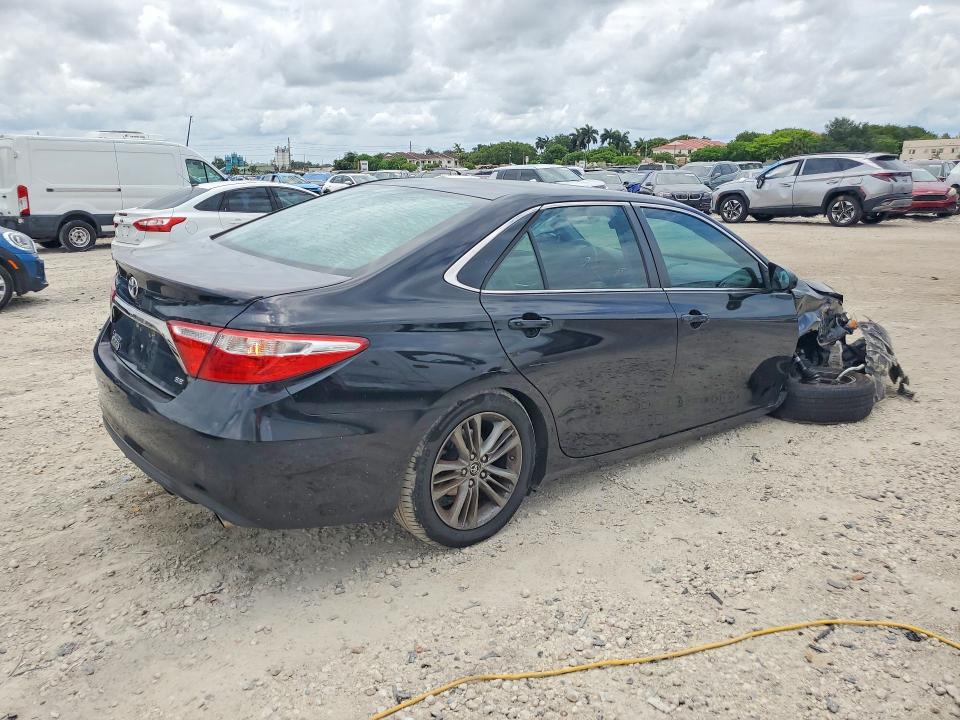 56939986 :رقم المزاد ، 4T1BF1FK5FU106334 vin ، 2015 Toyota Camry مزاد بيع
