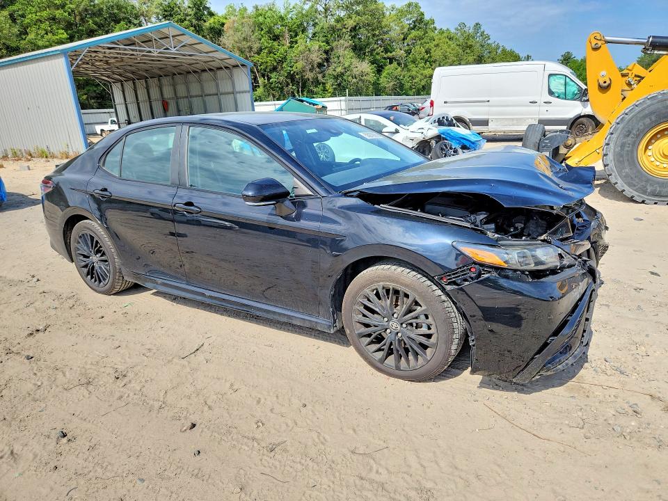 55979866 :رقم المزاد ، 4T1T11AK9MU486611 vin ، 2021 Toyota Camry مزاد بيع