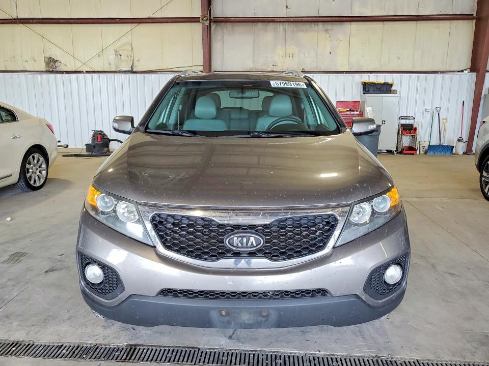 57969196 :رقم المزاد ، 5XYKTCA13BG034455 vin ، 2011 Kia Sorento مزاد بيع
