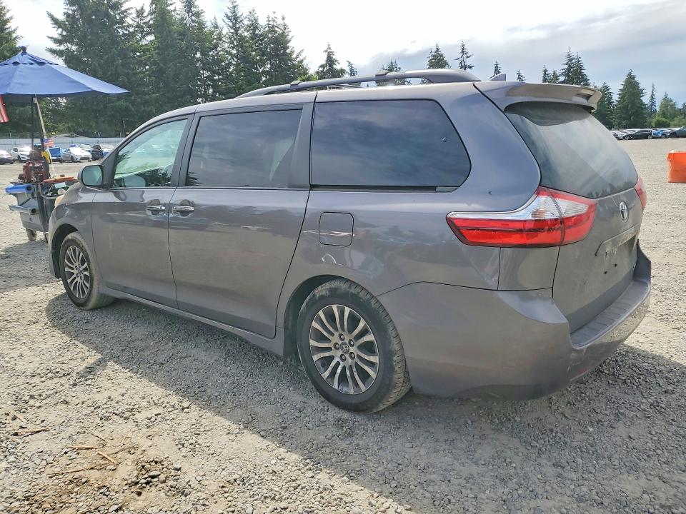 2018 Toyota Sienna მანქანა იყიდება აუქციონზე, vin: 5TDYZ3DC8JS933478, აუქციონის ნომერი: 55656806