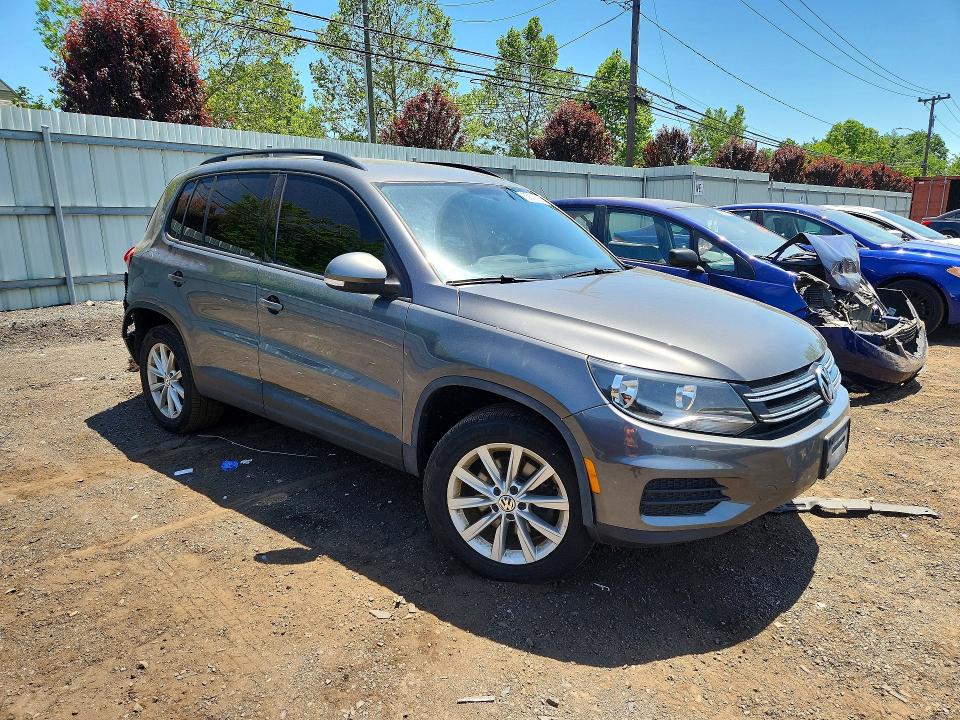 55875666 :رقم المزاد ، WVGBV7AX8HK044354 vin ، 2017 Volkswagen Tiguan مزاد بيع