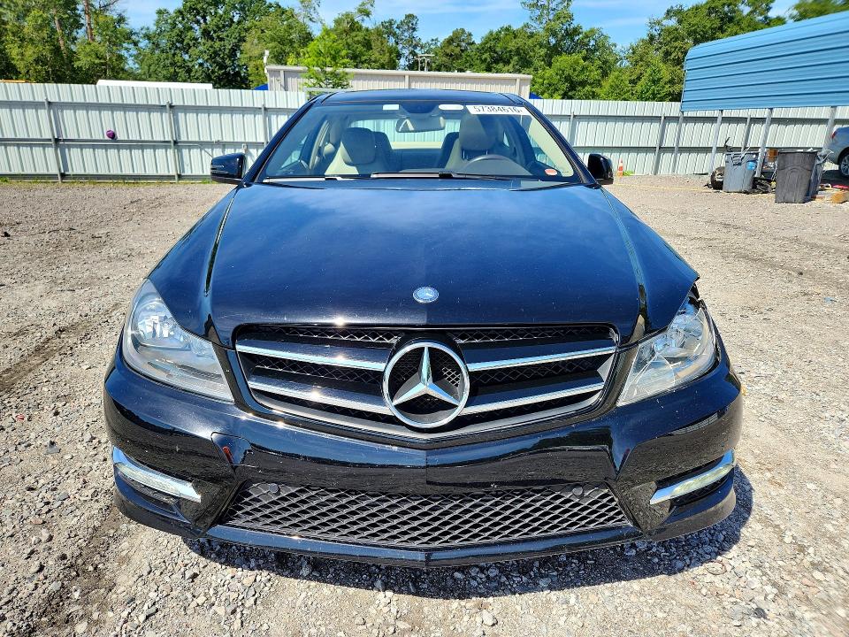 2015 Mercedes-benz C მანქანა იყიდება აუქციონზე, vin: WDDGJ4HB3FG431561, აუქციონის ნომერი: 57384616