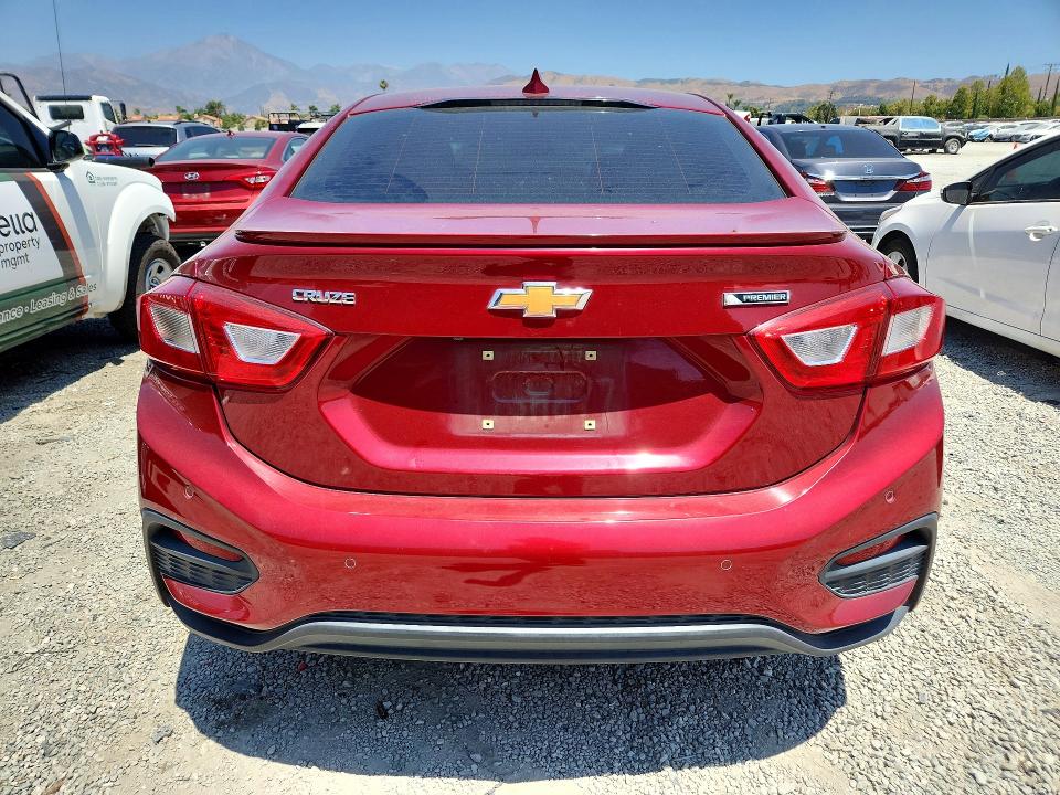 58693846 :رقم المزاد ، 1G1BF5SM5J7225858 vin ، 2018 Chevrolet Cruze مزاد بيع
