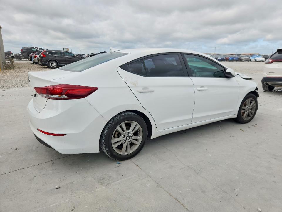 56713136 :رقم المزاد ، 5NPD84LF2JH230371 vin ، 2018 Hyundai Elantra مزاد بيع
