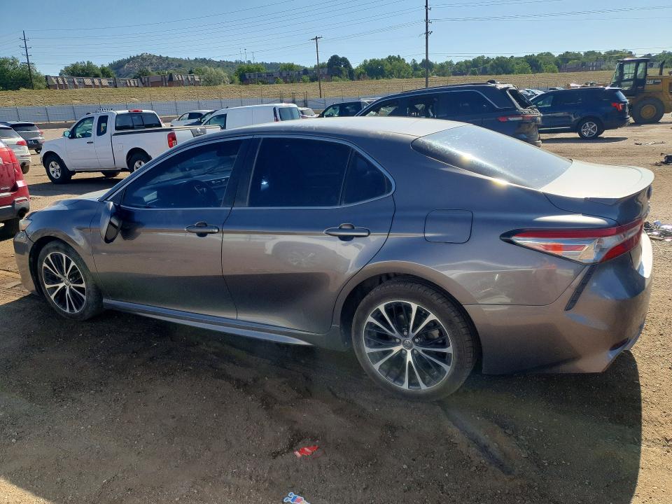 58267846 :رقم المزاد ، 4T1B11HK6JU649227 vin ، 2018 Toyota Camry مزاد بيع