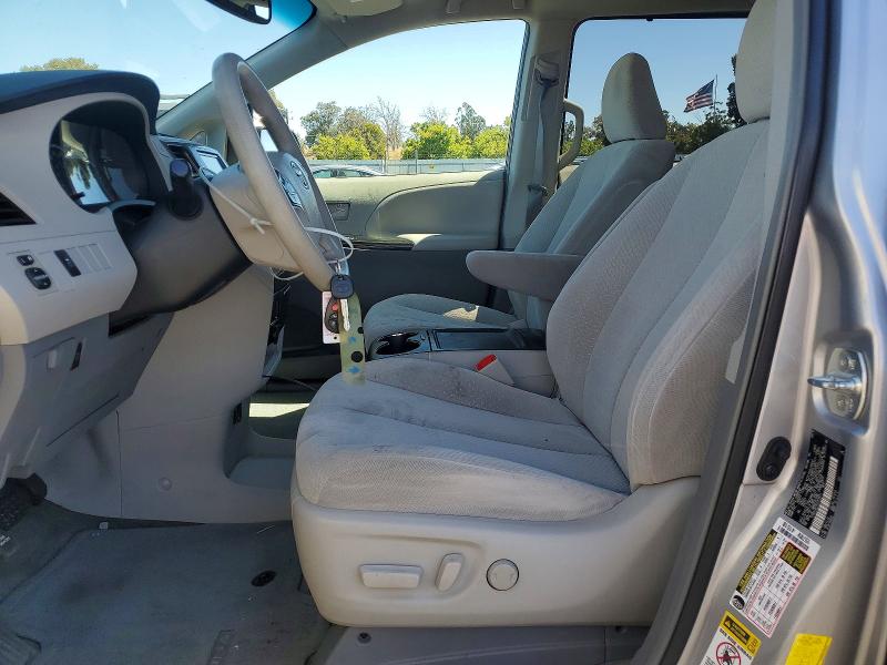 85453505 :رقم المزاد ، 5TDKK3DC2DS355621 vin ، 2013 Toyota Sienna مزاد بيع