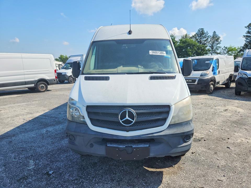 56601386 :رقم المزاد ، WD3PF1CD0HP560454 vin ، 2017 Mercedes Benz Sprinter مزاد بيع