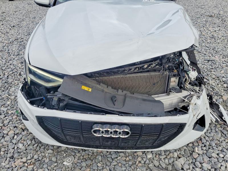 55783386 :رقم المزاد ، WA1VAAGE9MB014672 vin ، 2021 Audi E-tron مزاد بيع