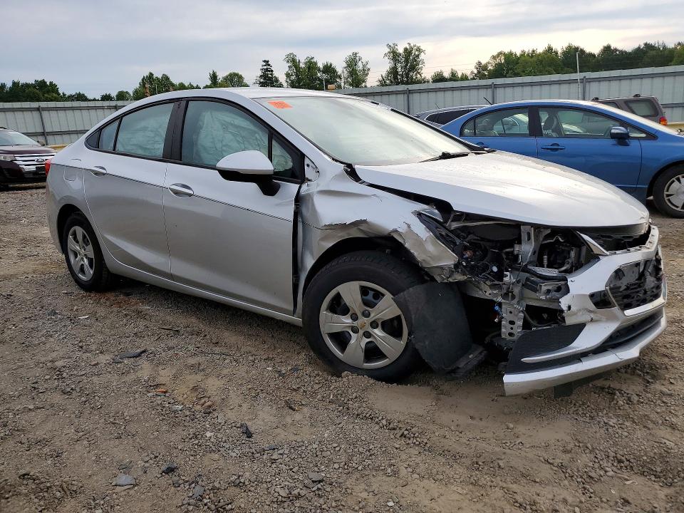 58924816 :رقم المزاد ، 1G1BC5SMXH7232856 vin ، 2017 Chevrolet Cruze مزاد بيع