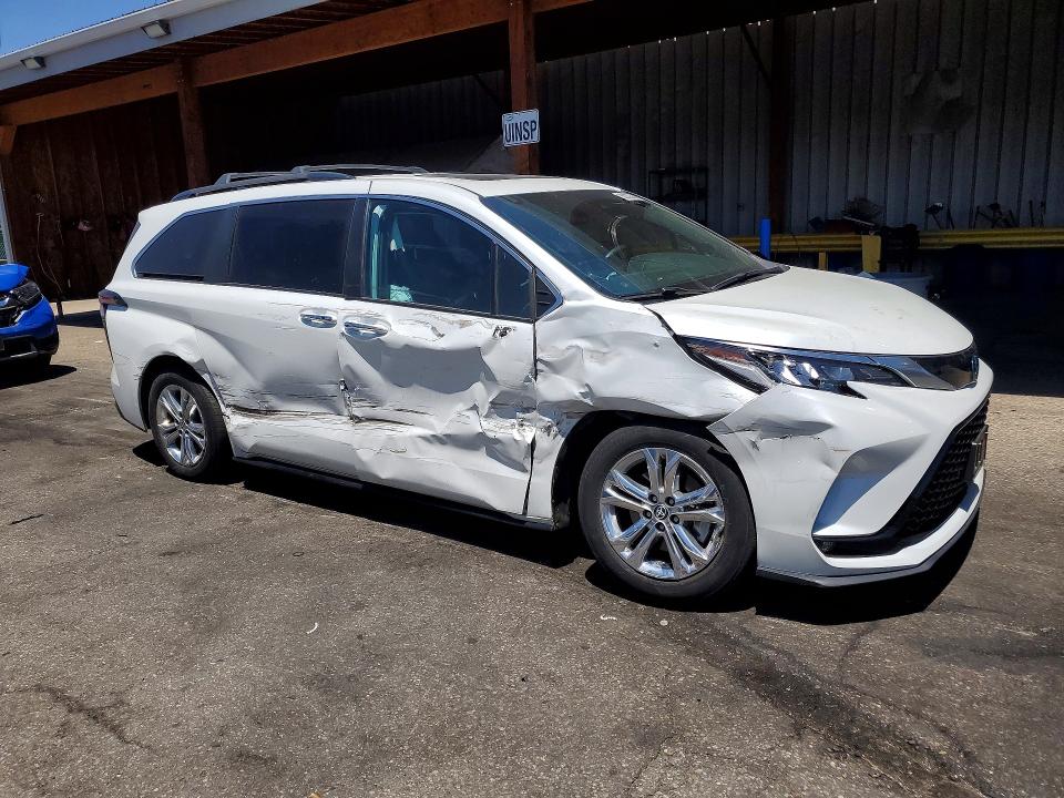 58282256 :رقم المزاد ، 5TDCSKFC8PS078845 vin ، 2023 Toyota Sienna مزاد بيع