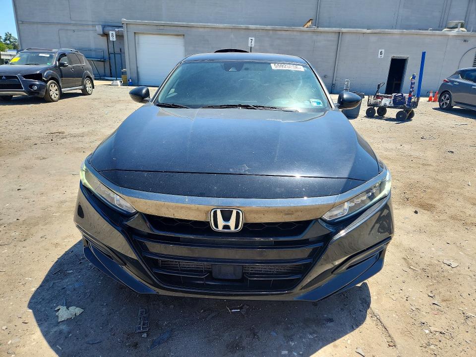 Продажа на аукционе авто 2018 Honda Accord, vin: 1HGCV1F3XJA092012, номер лота: 55926056
