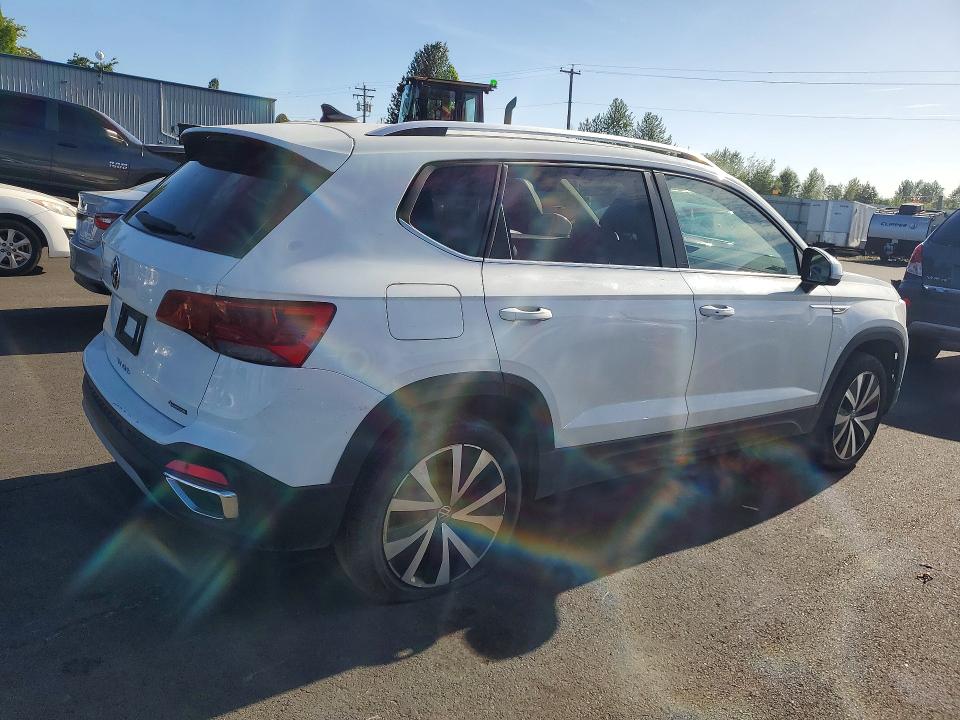 58123926 :رقم المزاد ، 3VVWX7B28NM043102 vin ، 2022 Volkswagen Taos مزاد بيع