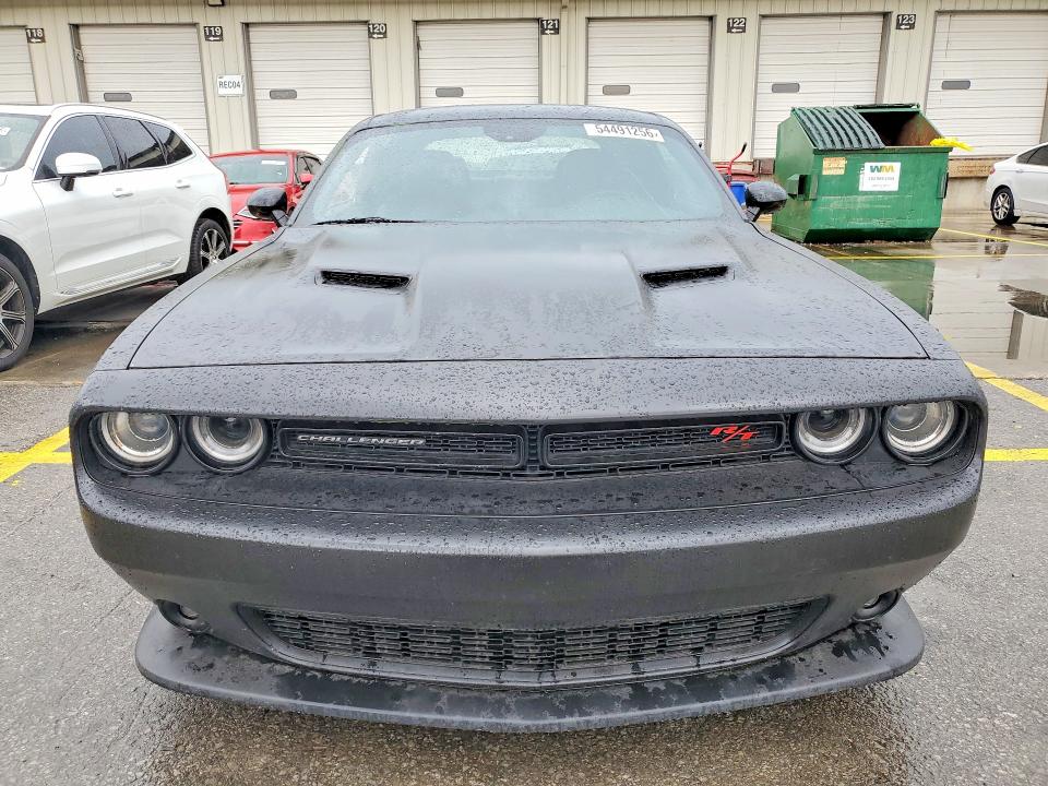 54491256 :رقم المزاد ، 2C3CDZFJ0FH718257 vin ، 2015 Dodge Challenger مزاد بيع