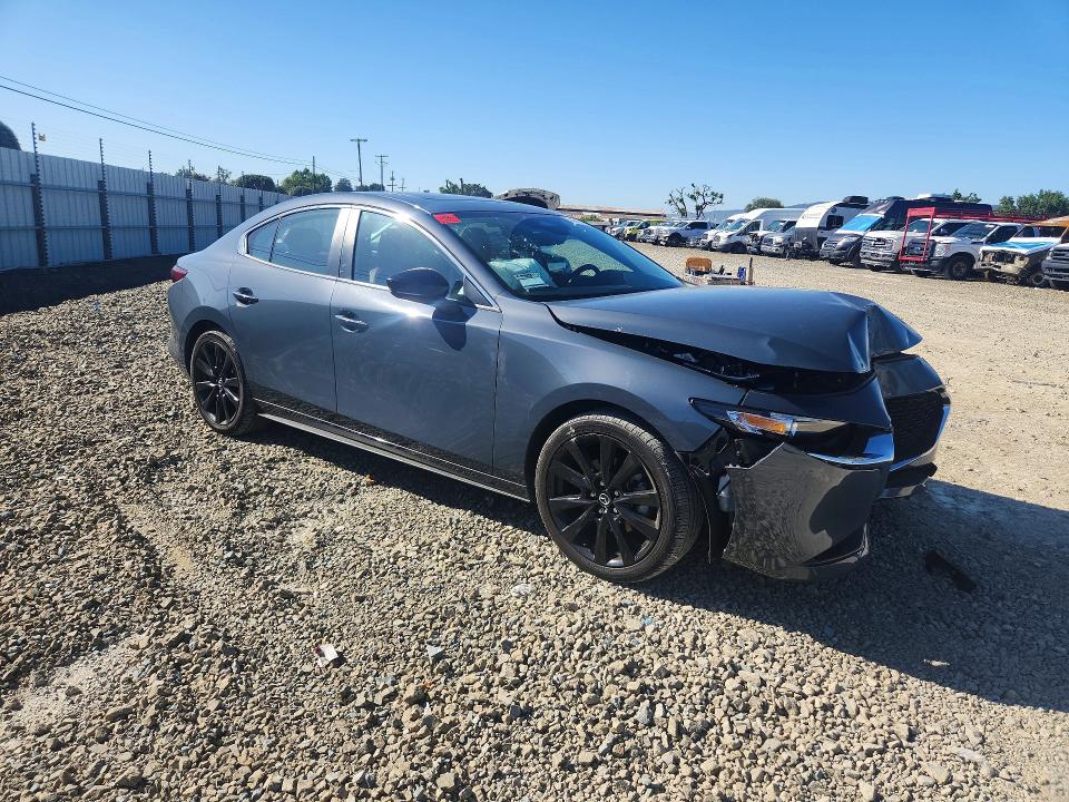 55642566 :رقم المزاد ، 3MZBPBCM3RM411253 vin ، 2024 Mazda 3 مزاد بيع