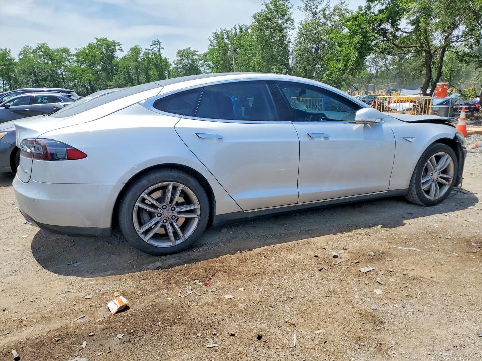 2014 Tesla Model S მანქანა იყიდება აუქციონზე, vin: 5YJSA1H10EFP53321, აუქციონის ნომერი: 57736336