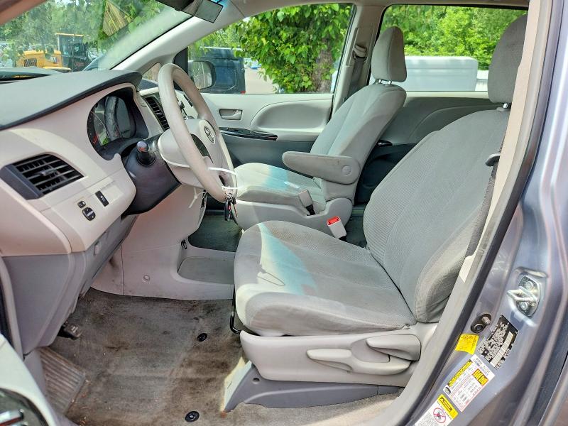 58151136 :رقم المزاد ، 5TDZK3DC7DS309619 vin ، 2013 Toyota Sienna مزاد بيع