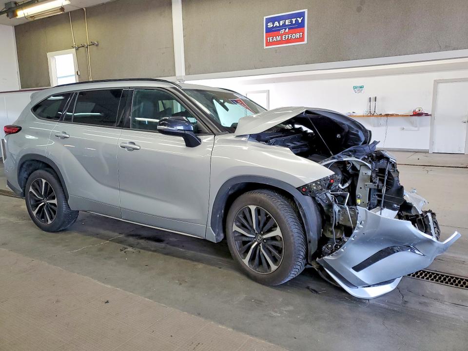 56696096 :رقم المزاد ، 5TDJZRBH5NS219221 vin ، 2022 Toyota Highlander مزاد بيع
