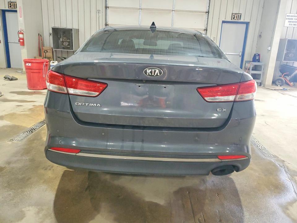 58252526 :رقم المزاد ، 5XXGU4L33JG185077 vin ، 2018 Kia Optima مزاد بيع