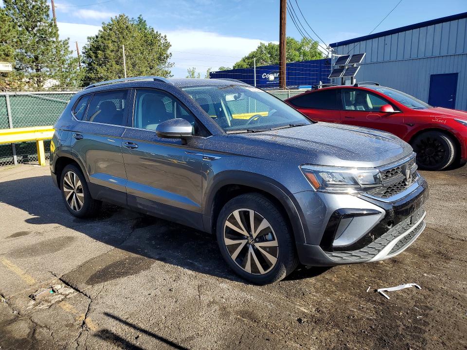 56312066 :رقم المزاد ، 3VVWX7B24NM026670 vin ، 2022 Volkswagen Taos مزاد بيع