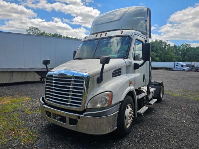 58089126 :رقم المزاد ، 1FUBGAD42GLHD9913 vin ، 2016 Freightliner Cascadia 113 مزاد بيع
