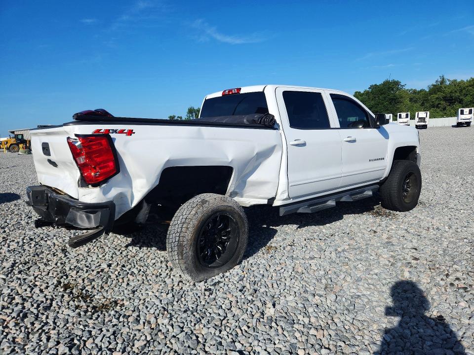 Продажа на аукционе авто 2018 Chevrolet Silverado, vin: 1GCUKREC0JF152085, номер лота: 57815156