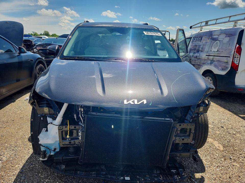 2025 Kia Carnival მანქანა იყიდება აუქციონზე, vin: KNDNC5K39S6458735, აუქციონის ნომერი: 58707876