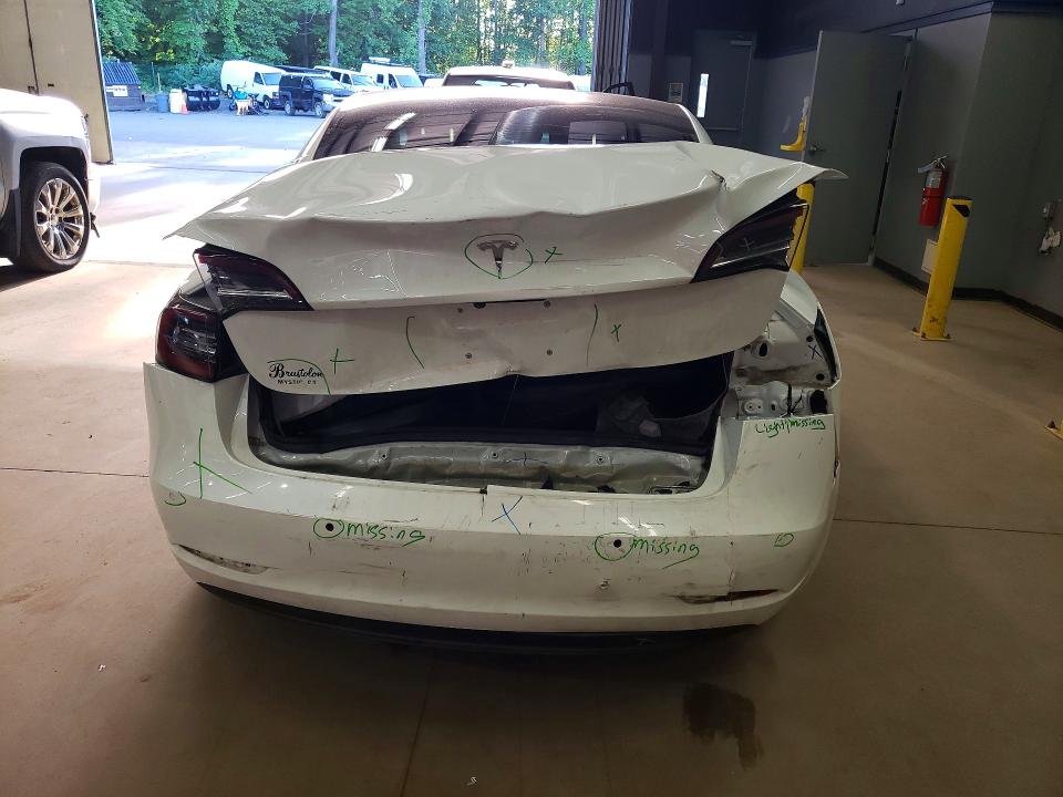 56214226 :رقم المزاد ، 5YJ3E1EA0JF051247 vin ، 2018 Tesla Model 3 مزاد بيع