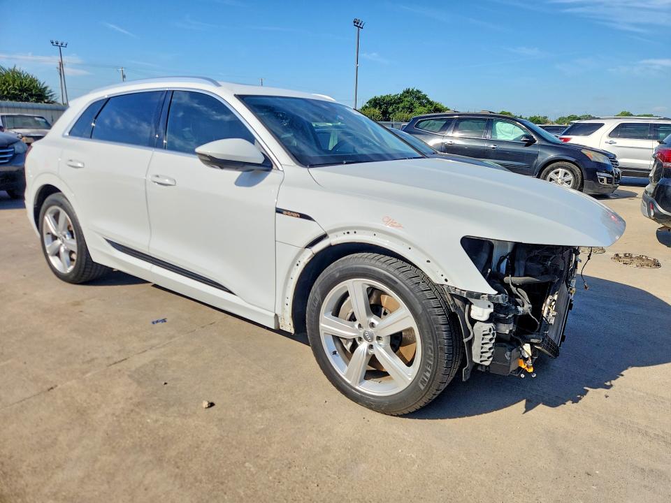 Продажа на аукционе авто 2019 Audi E-tron, vin: WA1LAAGEXKB009033, номер лота: 57530156