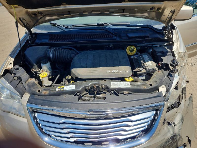 2015 Chrysler Town & Country მანქანა იყიდება აუქციონზე, vin: 2C4RC1BG2FR695613, აუქციონის ნომერი: 55693356