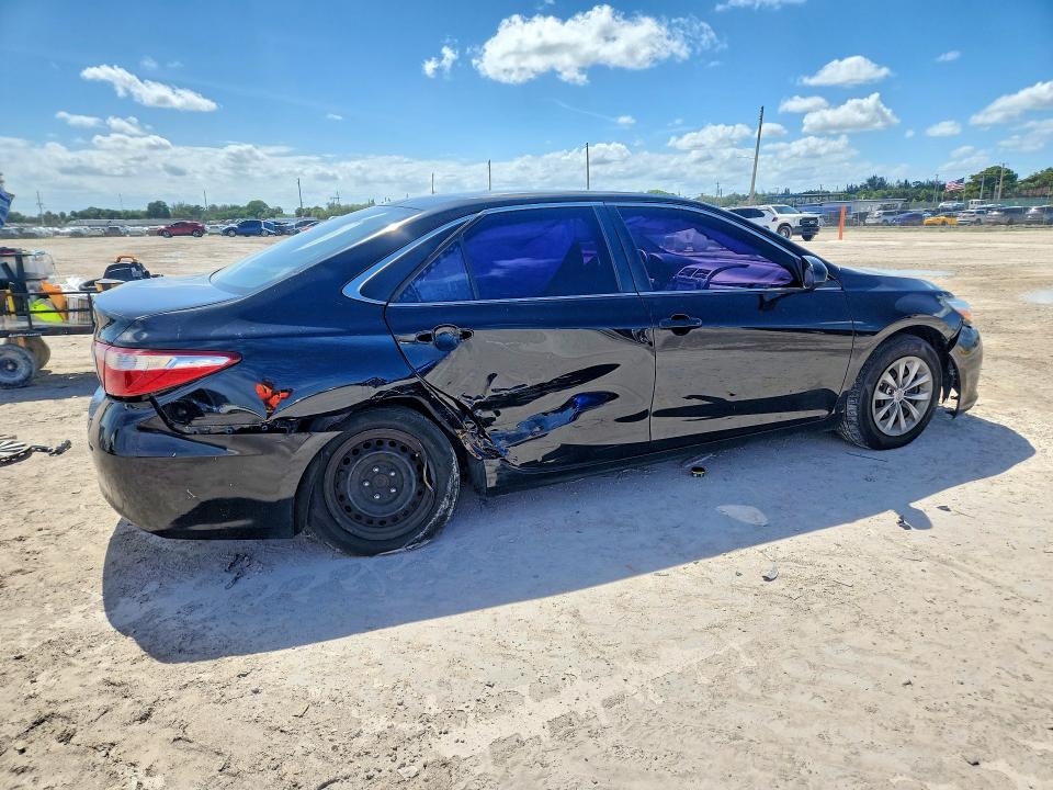 56054496 :رقم المزاد ، 4T1BF1FK3FU001940 vin ، 2015 Toyota Camry مزاد بيع