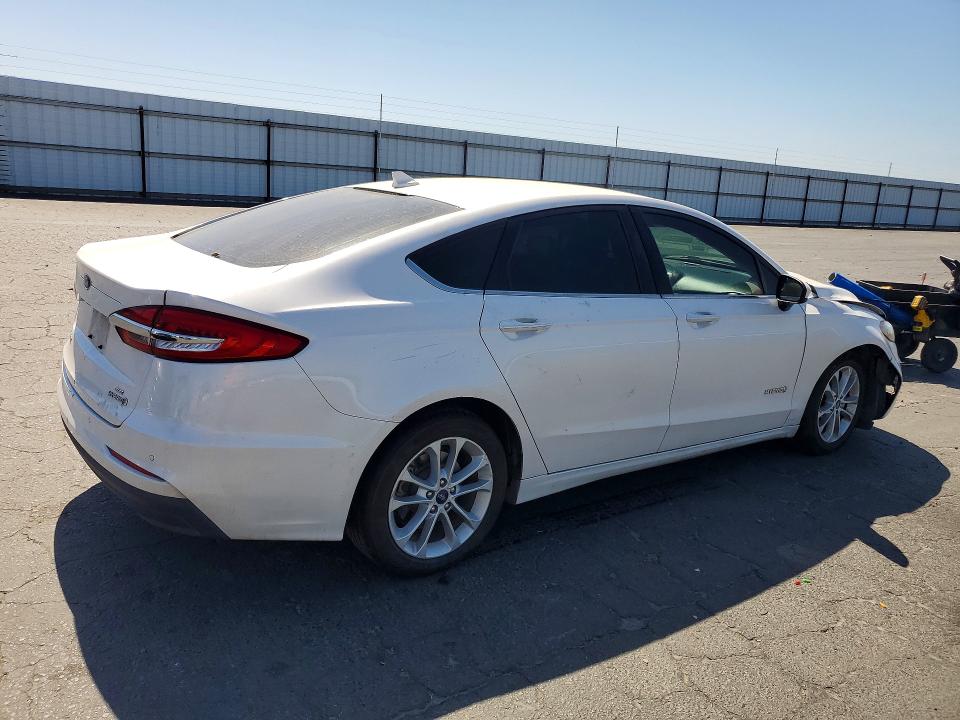 57075076 :رقم المزاد ، 3FA6P0LUXKR208982 vin ، 2019 Ford Fusion مزاد بيع