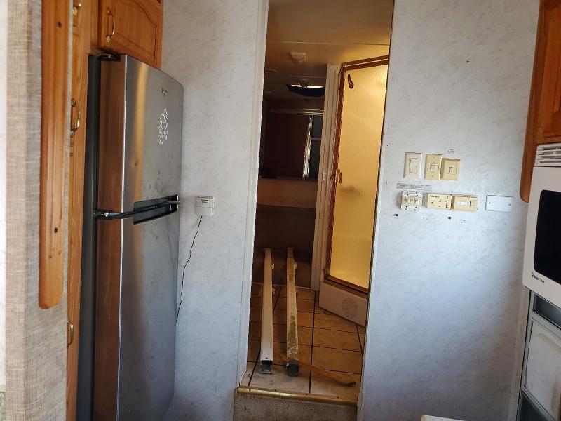 Продаж на аукціоні авто 2001 Rv Rv, vin: 4X4FCRM261P182887, номер лоту: 58235486