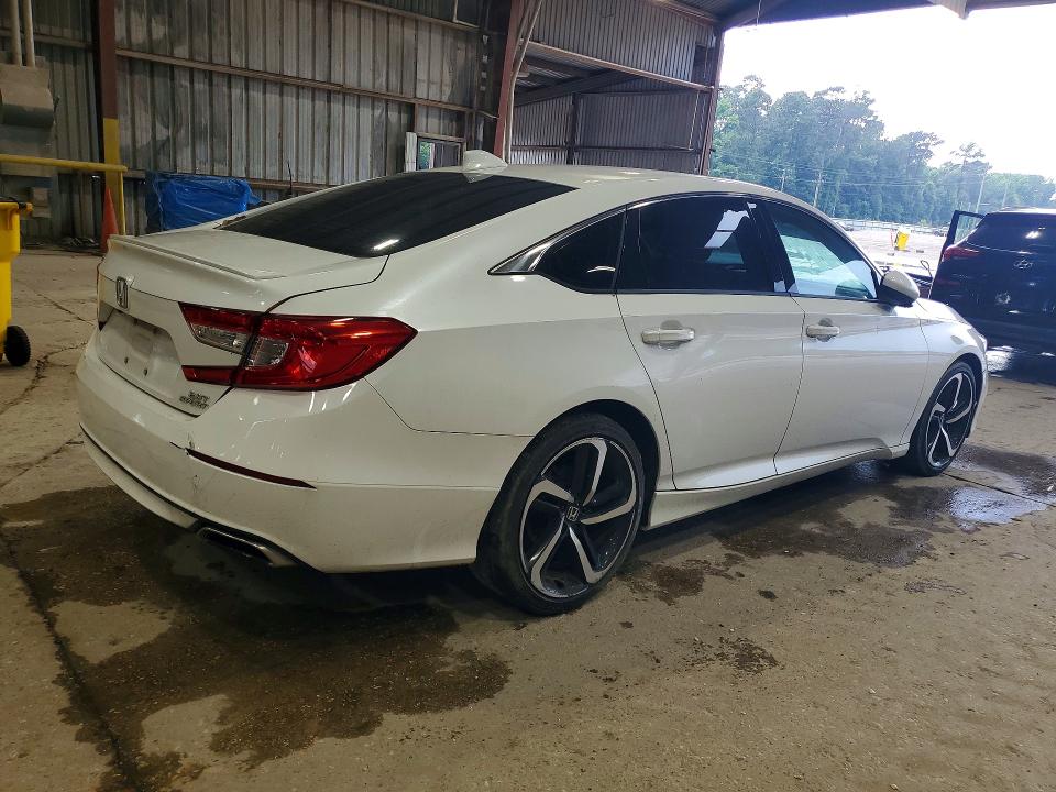 55629436 :رقم المزاد ، 1HGCV2F33JA050853 vin ، 2018 Honda Accord مزاد بيع