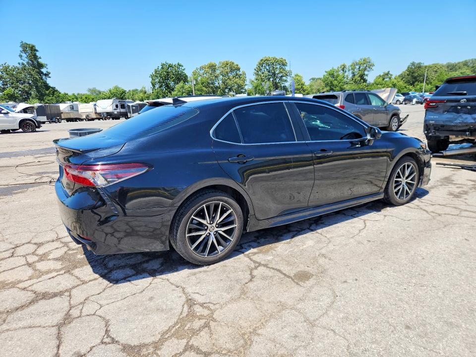 56989246 :رقم المزاد ، 4T1G11AK6MU549049 vin ، 2021 Toyota Camry مزاد بيع